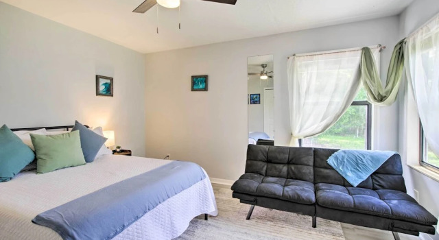 Коттедж Bright Sebastian Home w/ Pool ~ 7 Mi to Beach!