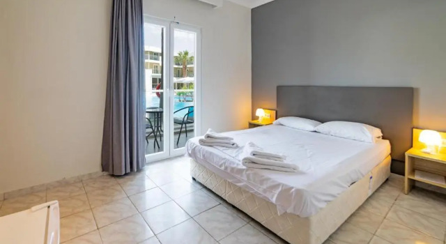 Двухместный номер Standard с видом на бассейн Cameo Beach Resort