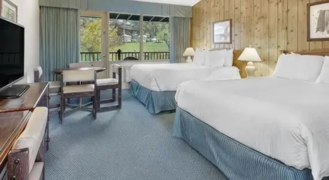 Номер Standard Fairmont Hot Springs Resort