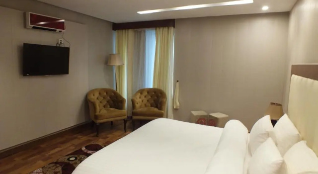 Humming Bird Resort And Executive Suites, Rezerwuj Ośrodek wypoczynkowy Hotele w Punjab Region ze śniadaniem, Śniadanie