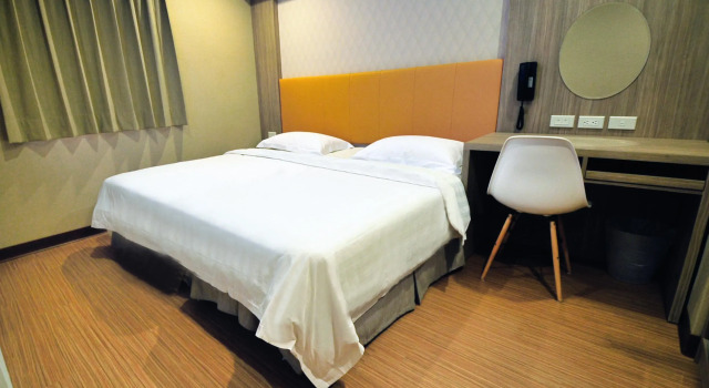 Двухместный номер Standard The Riverside Hotel International