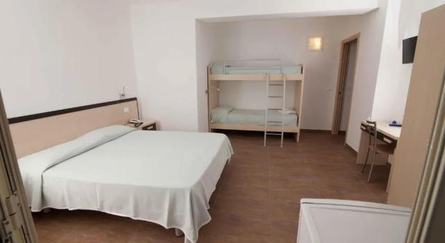 Четырёхместный номер Standard Hotel MARINELLA
