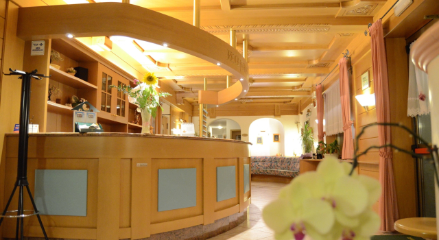 Hotel Ladina, Забронировать Отель СПА-отели Кампитело, рядом с Горнолыжный склон Кол Роделла, SPA-услуги