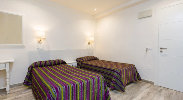 Двухместный номер Standard с балконом Hostal Sol y Miel