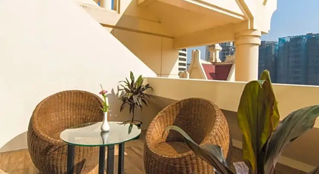 Двухместный номер Deluxe с балконом Rose Garden Hotel