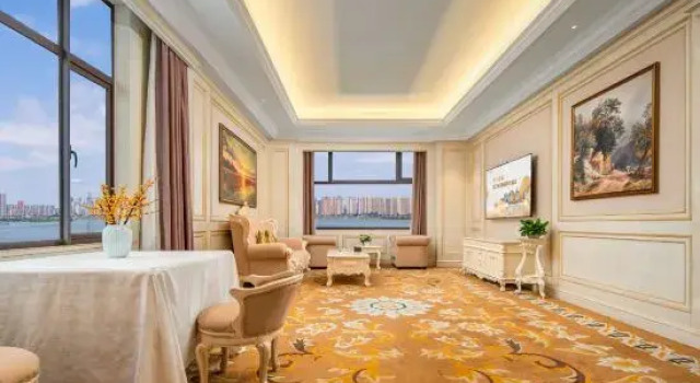 Люкс Deluxe Wuhan Minoans International Hotel