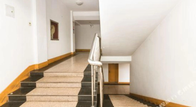 OYO Qingdao Huanghai Hotel, Забронировать Отель Циндао 