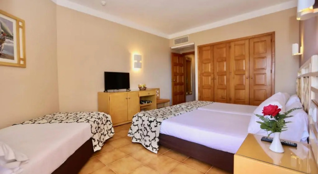 Трёхместный номер Hotel Puerto Palace