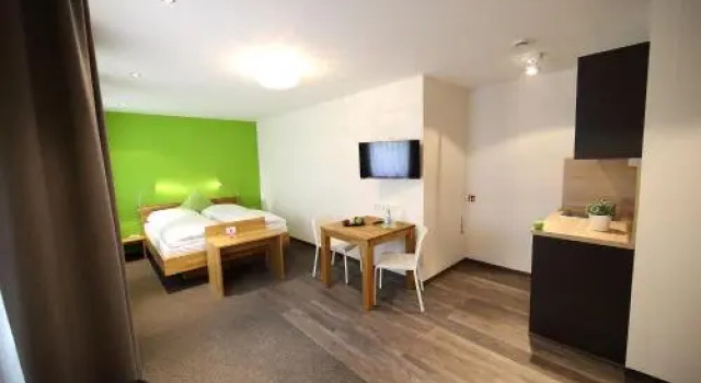 Schieners Hotel & Apfelhof, Book Hotel Hoteller i Wemding med parkering, Parkering