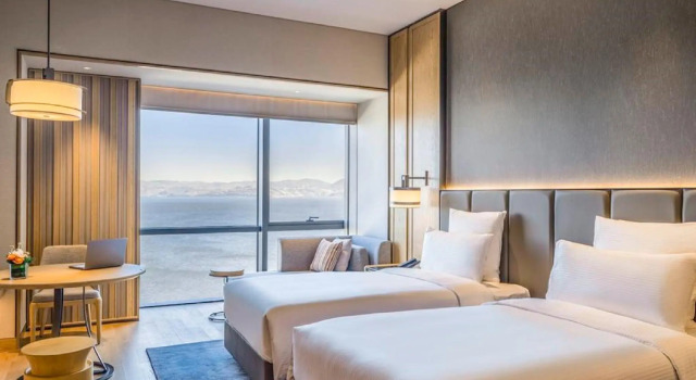 Deluxe Doppel Zimmer mit Seeblick Pullman Dali