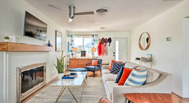 Less Than 4 Mi to Dtwn Palm Springs Home with Private Patio, Забронировать Отель Отели Палм-Спрингса 3 звезды, рядом с Uprising Rock Climbing Center, 3*