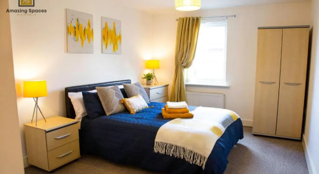 Executive 2 Bed Flat in Stockton Heath by Amazing Spaces Relocations Ltd, Book Hotel Warrington 