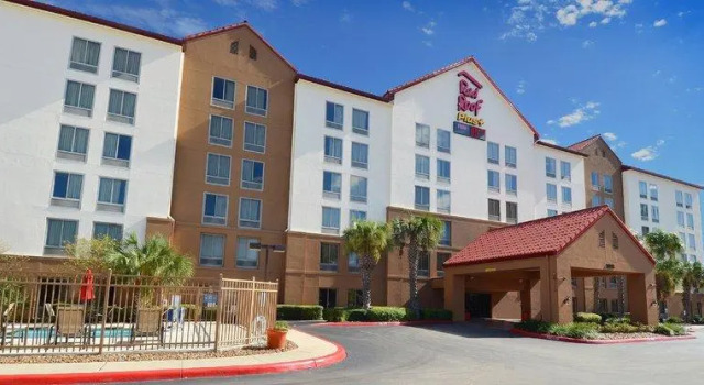Кровать в общем номере Red Roof Inn PLUS+ San Antonio Downtown - Riverwalk
