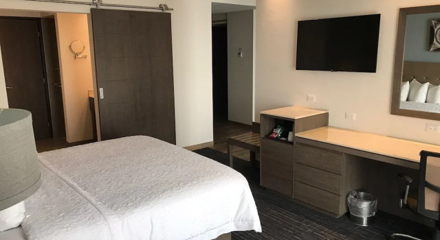Люкс Hampton Inn By Hilton Celaya