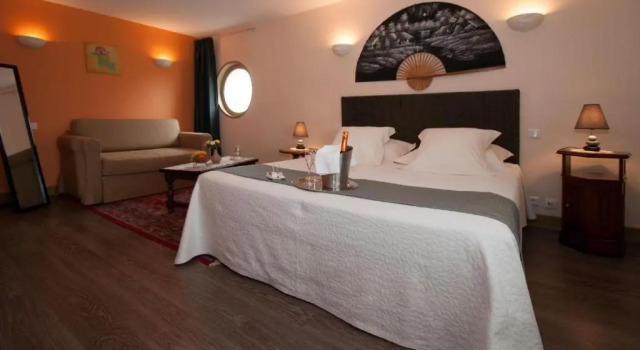 Номер Classic Logis Hôtel Restaurant Le Coq Hardi
