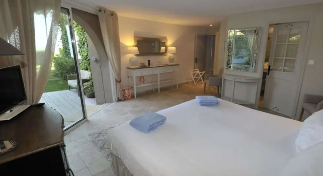 Maison dhôtes Les 3 Iles, Забронировать Отель Отели Ла-Круа-Вальме с парковкой, рядом с Plage du Vergeron, Парковка