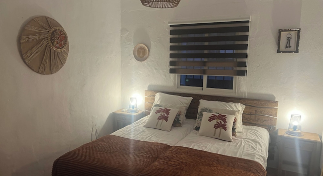 Casa Azafranes - Boutique B&B - Arenas, Забронировать Отель «постель и завтрак» Отели Аренас с бассейном, Бассейн