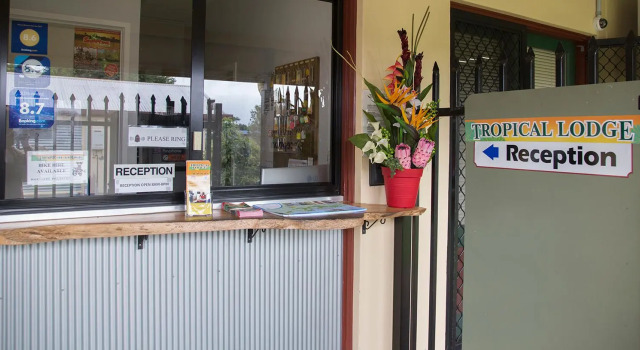 Tropical Lodge, Buchen Sie Hotel Innisfail Queensland, in der Nähe von Art Deco Architecture