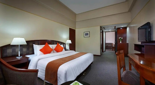 Двухместная студия Deluxe Berjaya Makati Hotel