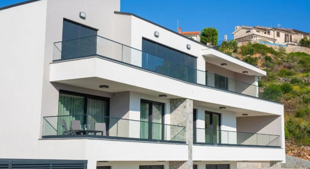 Residence Vrbnik, Varaa Hotelli Hotellit Kvarner Islands uima-altaalla, Uima-allas