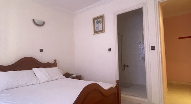 Hôtel ALMUNECAR, Rezerwuj Hotel Hotele w Tanger-Tetouan z parkingiem, Parking