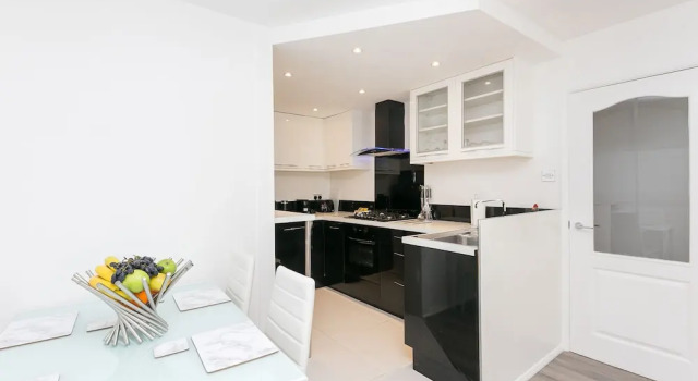 Luxury Croydon Apartment
