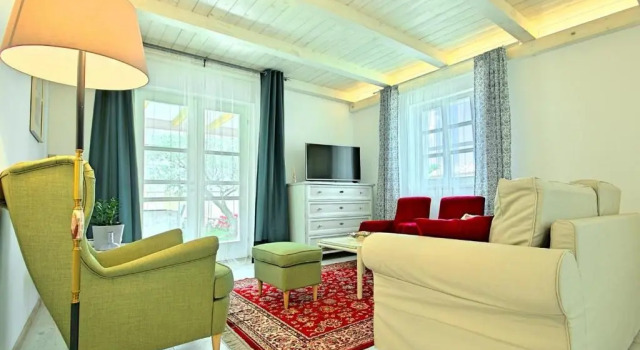 Villa GF25, Забронировать Вилла Отели в центре Вишнян, в центре