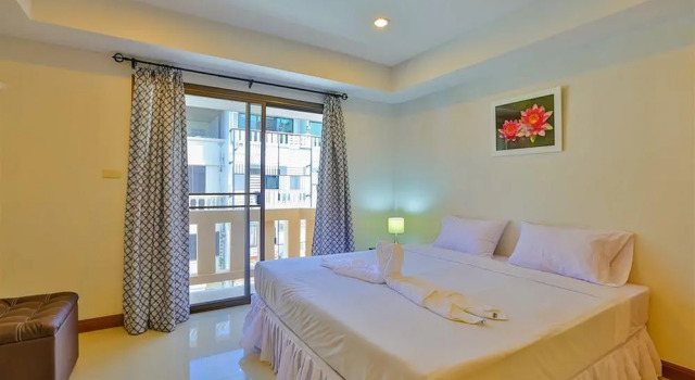 Eing Lay Beach Guesthouse