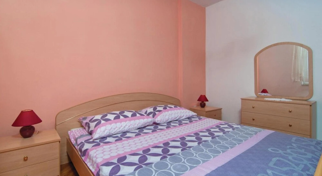 Stunning Home in Okrug Gornji With Wifi and 2 Bedrooms