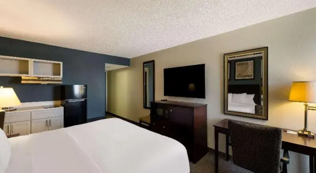 Suite Suburban Studios