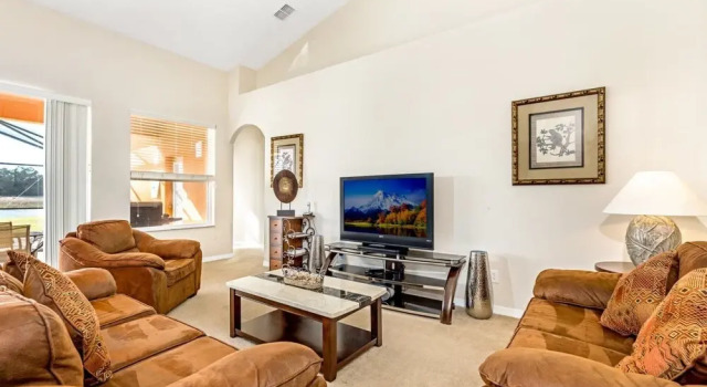 Large 5 bed Villa With Pool and spa Overlooking Conservation and Woodland Area