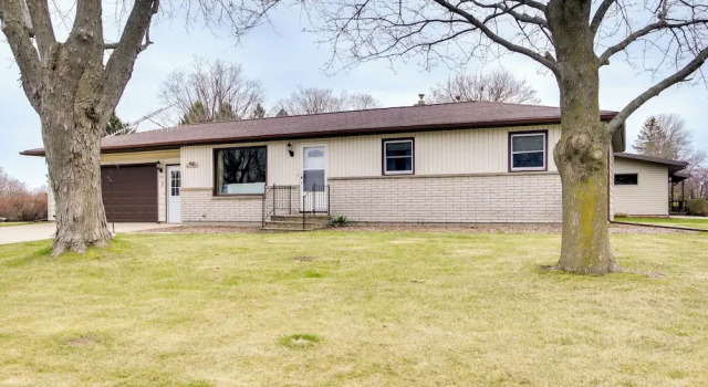 Коттедж Bright Algoma Home 1 Mi to Lake Michigan!