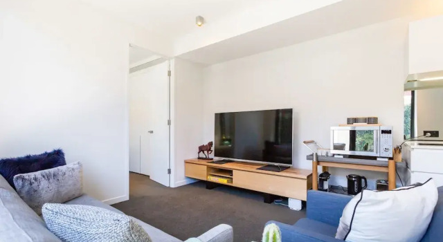 Rosa, 2BDR Richmond Apartment, Book Apartment  