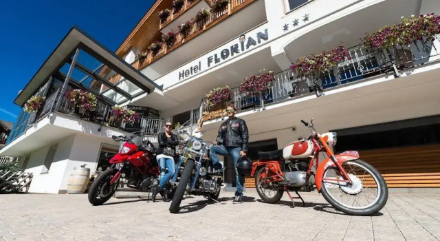 Hotel Florian, Забронировать Отель Отели Сельва-ди-Валь-Гардена с парковкой, рядом с 18 Сокерс - Чампиной, Парковка
