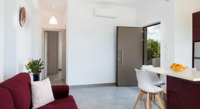 Niovi Seaside Suites