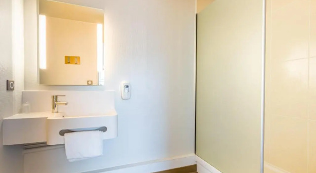 Трёхместный номер B&B HOTEL Tours Parc Expo St-Avertin