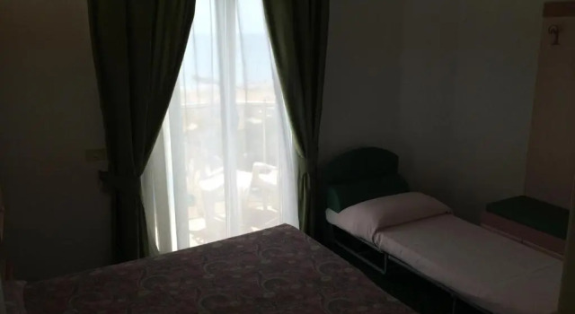 Трёхместный номер Standard с балконом и с частичным видом на море Hotel Cambridge