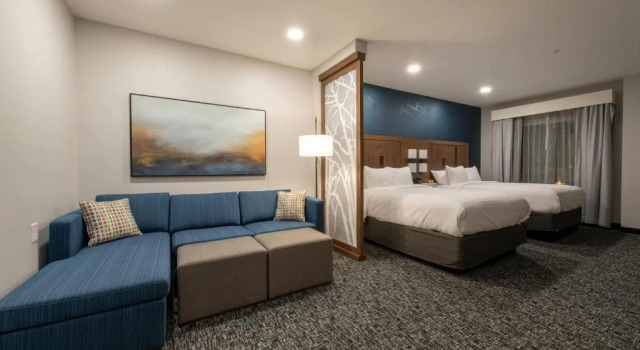 Четырёхместный люкс Executive Comfort Suites Greenville Airport