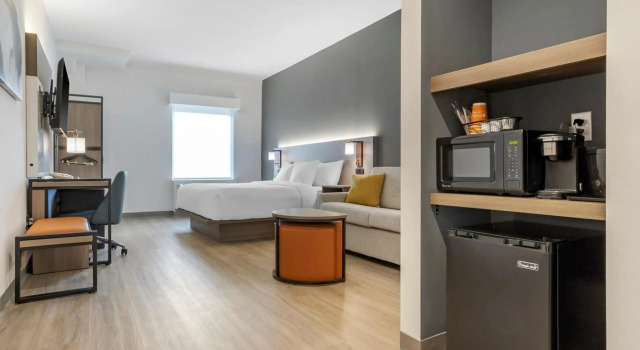 Comfort Inn & Suites Newark Liberty International Airport, Забронировать Отель Ньюарк North Jersey, рядом с Lincoln Park