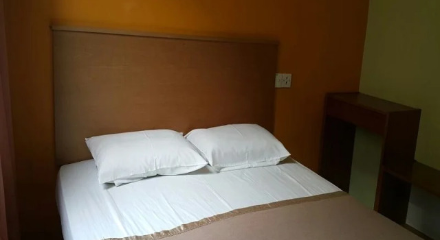 OYO 89557 Welcome Inn, Rezerwuj Hotel Hotele w Sarawak z parkingiem, Parking