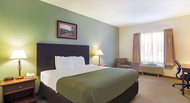 Люкс Quality Inn & Suites Monterey I-40