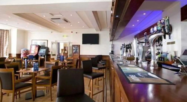 Кровать в общем номере San Clu Hotel, Bar & Brasserie