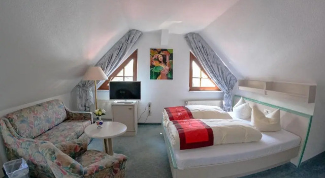Трёхместный номер Standard Hotel Diana