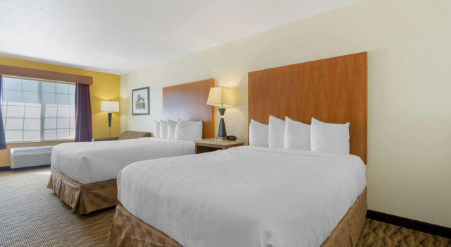 Четырёхместный номер Standard Best Western Plus Park Place Inn & Suites