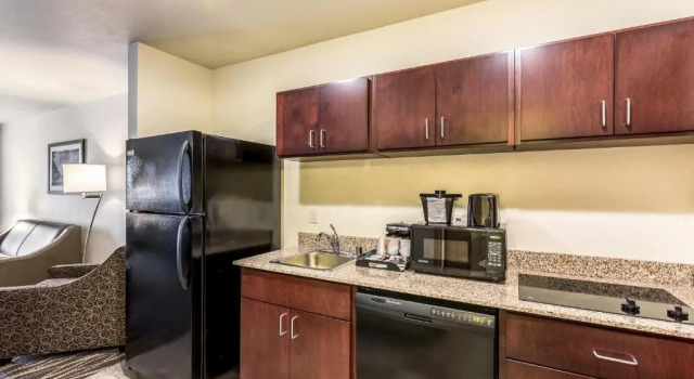 Suite Cobblestone Hotel & Suites – Stevens Point