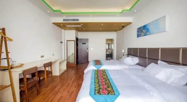 Семейный номер Standard с балконом Floral Hotel Longsheng No.1 Cloud