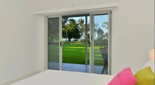 Kewarra Beach House - Luxury Holiday House, Book Feriehus Kewarra Beach Cairns Beaches
