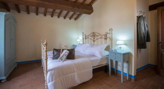 Dimora Fra Giovanni B&B Relais, Забронировать Отель Отели Озера Тразимено с парковкой, Парковка