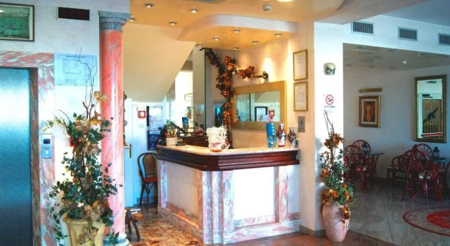 Hotel Marinella, Забронировать Отель Каорле Линьяно-Ривьера