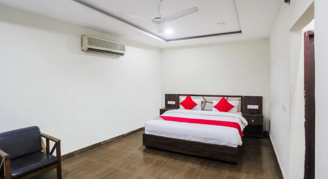 OYO 63134 Hotel Red Queen, Забронировать Отель Отели штата Махараштры 3 звезды, 3*